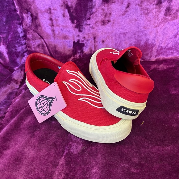 STRAYE Ventura slip-on skate shoes in Red Fuego - Picture 1 of 10